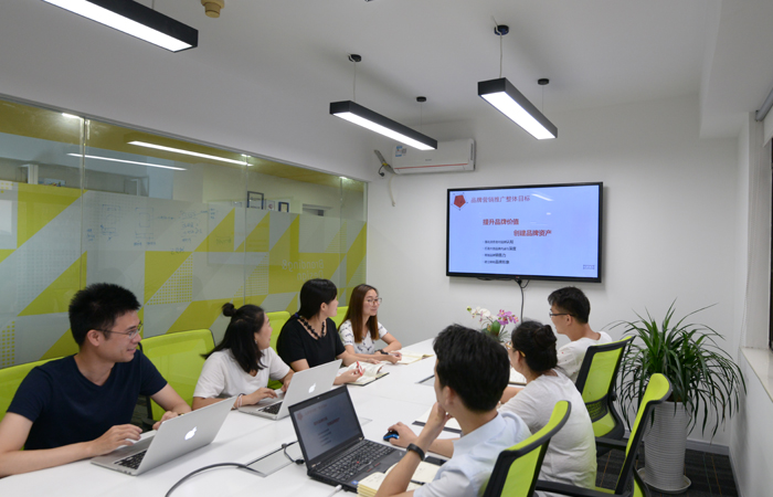 品牌策劃公司如何幫助餐飲企業(yè)做到以消費者為中心